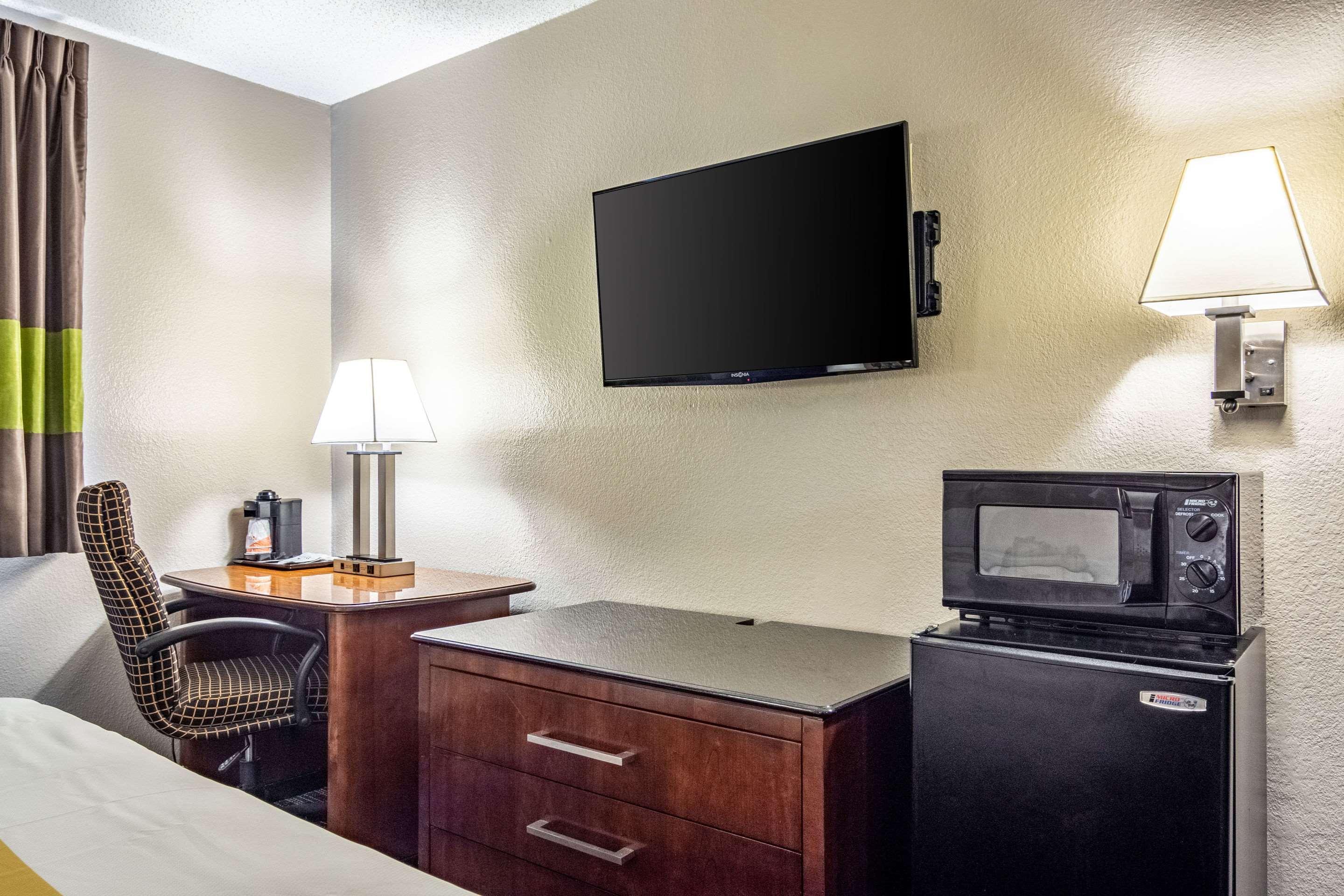 Quality Inn Atlanta Airport-Central Колледж Парк Экстерьер фото